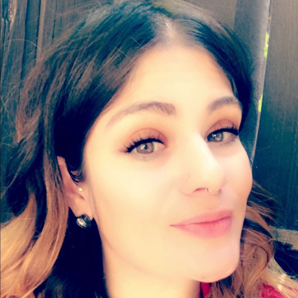 Meet your Posher, Alicia